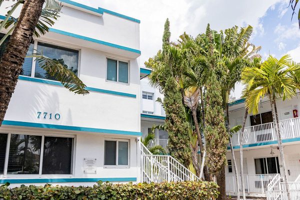 Beachside Apartment Hotel Miami Beach Florida — Property