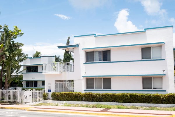 Beachside Apartment Hotel Miami Beach Florida — Property