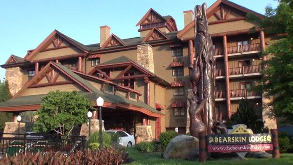 Bearskin Lodge on the River Hotel Gatlinburg Tennessee — Property