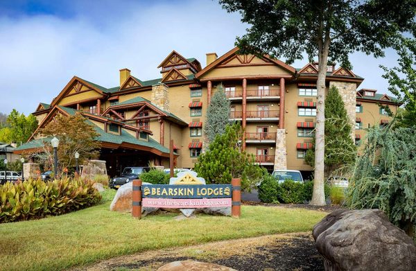 Bearskin Lodge on the River Hotel Gatlinburg Tennessee — Property