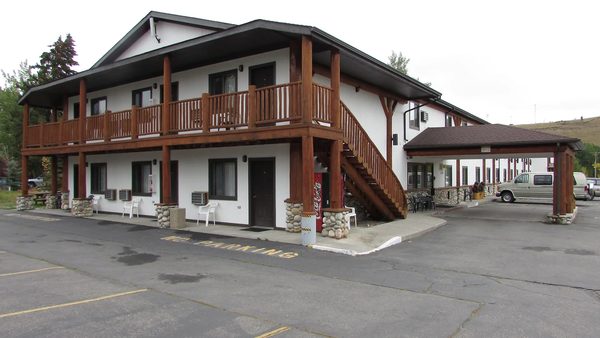 Beartooth Hideaway Inn Cabins — Property