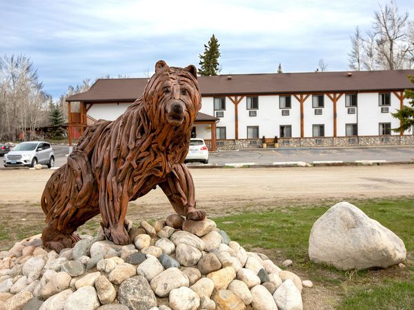 Beartooth Hideaway Inn Cabins — Property