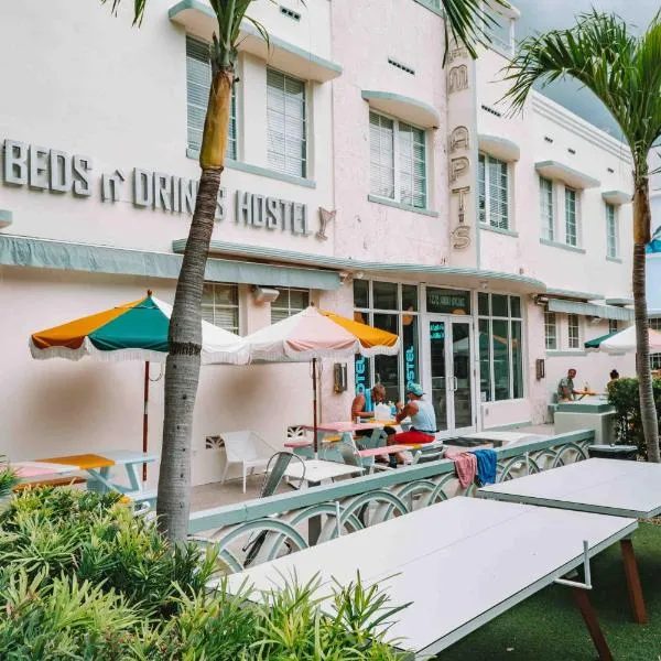 Beds Drinks Miami Beach Florida — Property