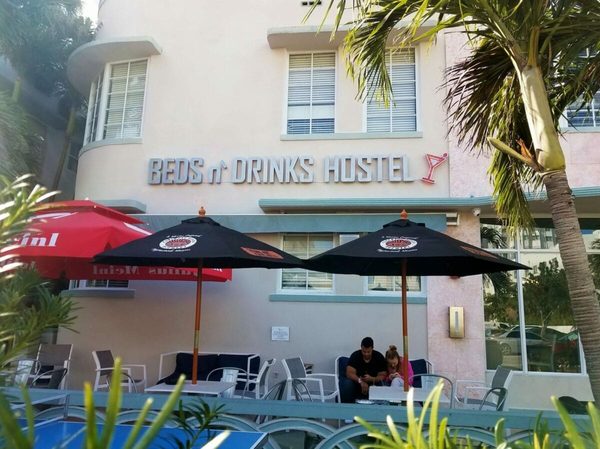 Beds Drinks Miami Beach Florida — Property