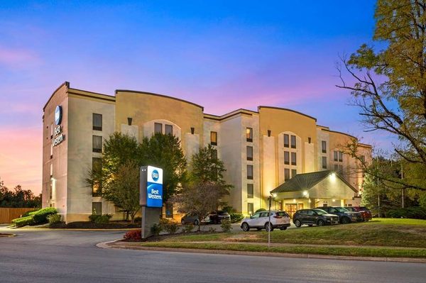 Best Western Louisville East Inn Suites — Property
