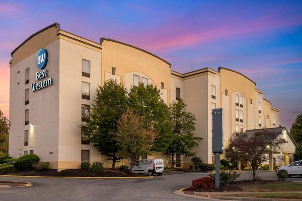 Best Western Louisville East Inn Suites — Property