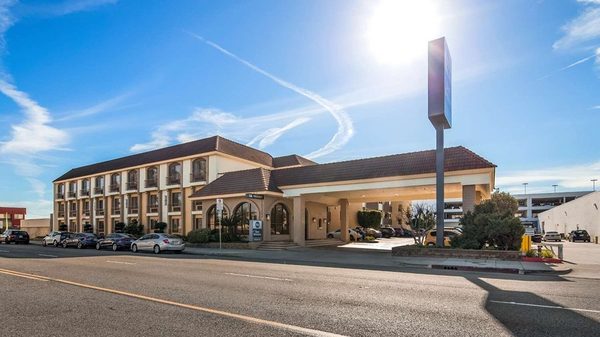 Best Western Norwalk Inn — Property