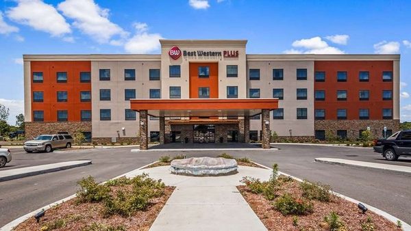 Best Western Plus Elizabethtown Inn Suites — Property