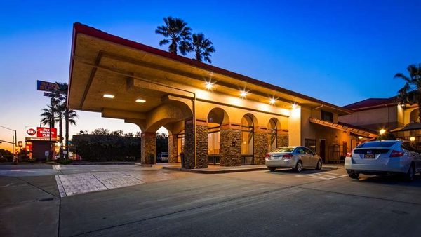 Best Western Plus Executive Inn Suites — Property
