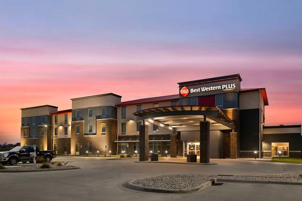 Best Western Plus Lakeview Hotel — Property