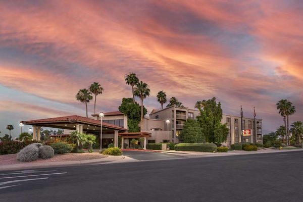 Best Western Plus Scottsdale Thunderbird Suites — Property