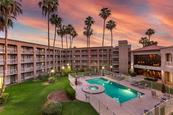 Best Western Plus Scottsdale Thunderbird Suites — Property