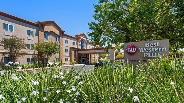 Best Western Plus Vineyard Inn — Property