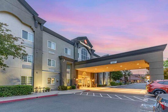 Best Western Plus Vineyard Inn — Property