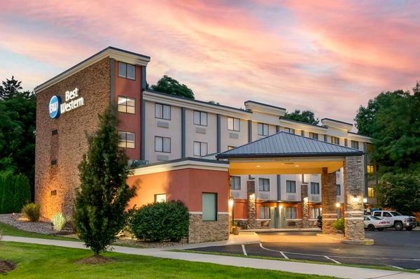 Best Western University Inn at Valparaiso — Property