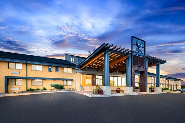 Best Western West Towne Suites Madison Wisconsin — Property