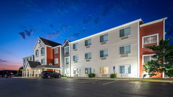 Best Western Worlds Of Fun Inn Suites — Property