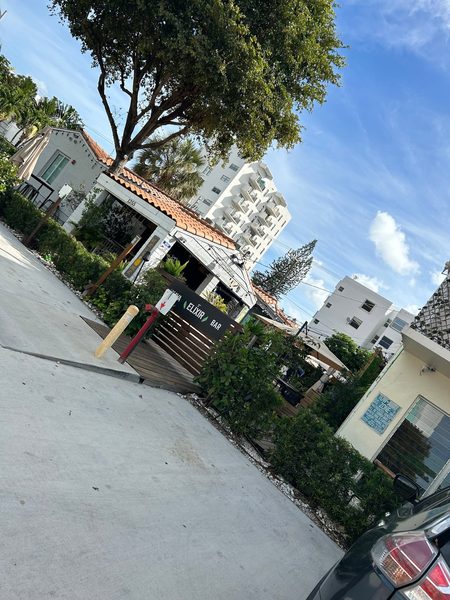Bikini Lodge Miami Beach Florida — Property