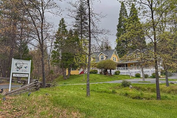 Blackberry Inn at Yosemite — Property