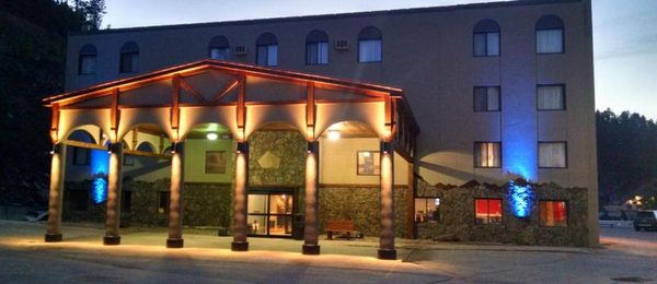 Blackstone Lodge and Suites — Property