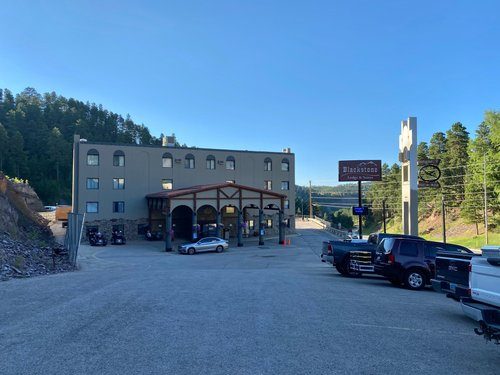 Blackstone Lodge and Suites — Property