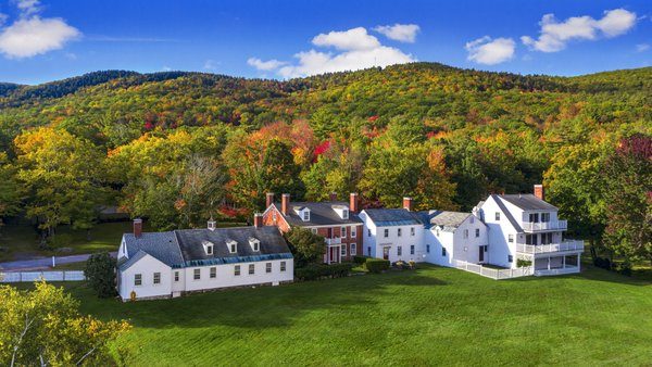 Blue Bear Inn On Crotched Mountain Francestown New Hampshire — Property