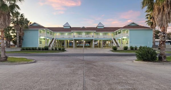Bluff s Landing Marina Lodge — Property