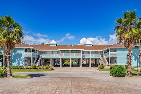 Bluff s Landing Marina Lodge — Property