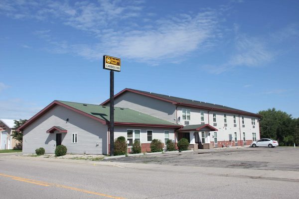 Budget Host Caribou Inn Hallock Minnesota — Property