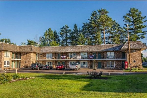 Budget Host Cloverland Motel — Property