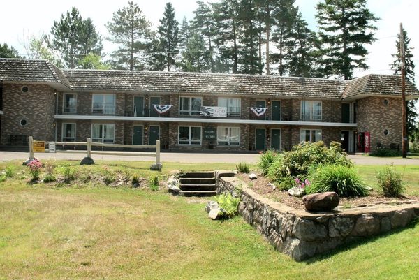 Budget Host Cloverland Motel — Property