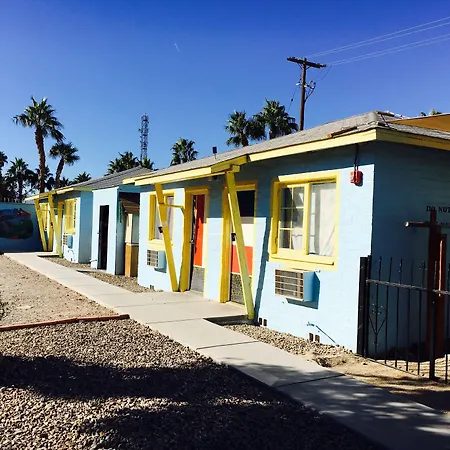 Bungalows Hostel Las Vegas Nevada — Property