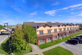 C mon Inn Grand Forks — Property