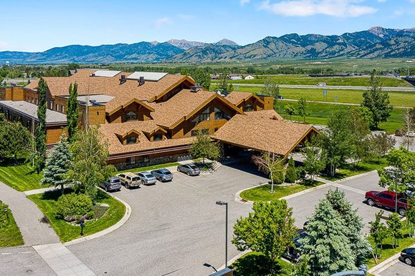 C mon Inn Hotel Suites — Property