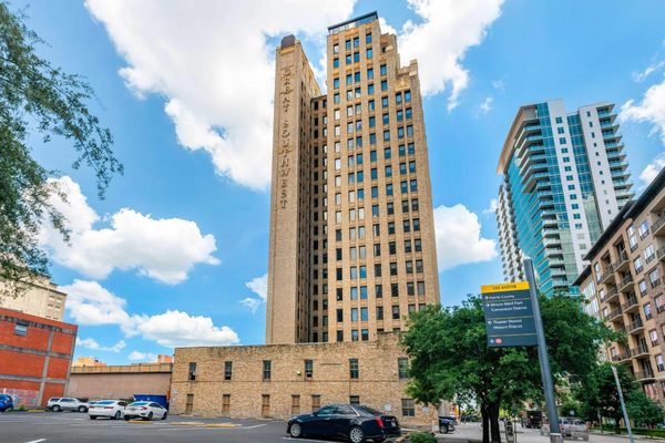 Cambria Hotel Houston Downtown Convention Center Houston Texas — Property