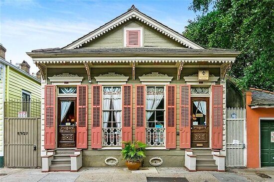Carnival Royalty at Historic Guest House — Property