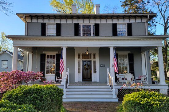 Carriage Inn Bed and Breakfast — Property