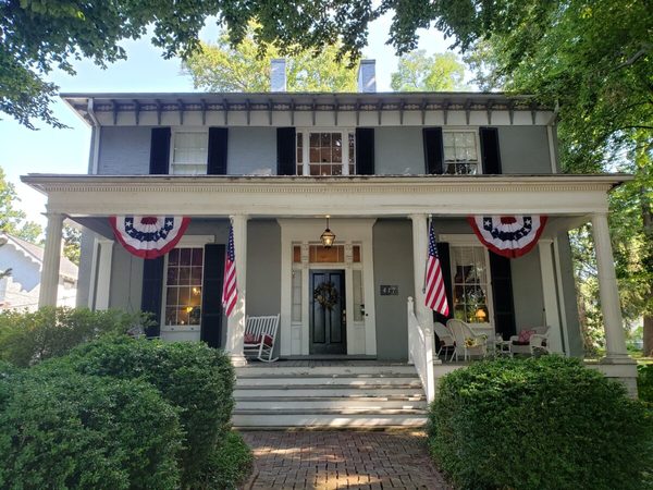 Carriage Inn Bed and Breakfast — Property