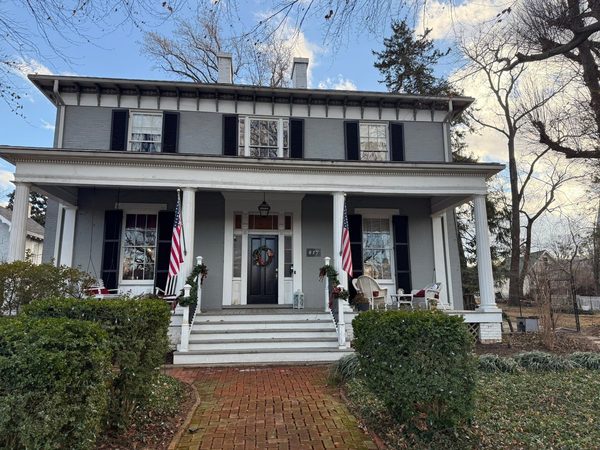 Carriage Inn Bed and Breakfast — Property