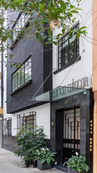 Casa Decu — Property