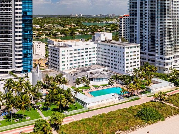 Casablanca Condominium Miami Beach Florida — Property