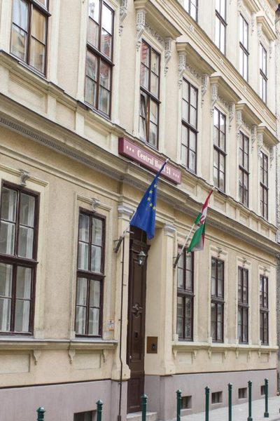 Central Hotel 21 — Property