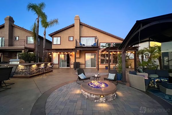 Chateau de Soleil Los Angeles California — Property