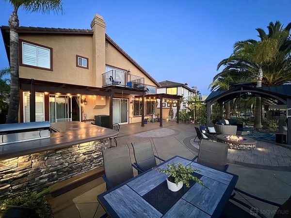 Chateau de Soleil Los Angeles California — Property