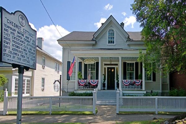 Chesnut Cottage Inn — Property