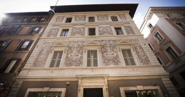Chic Town Luxury Rooms — Property