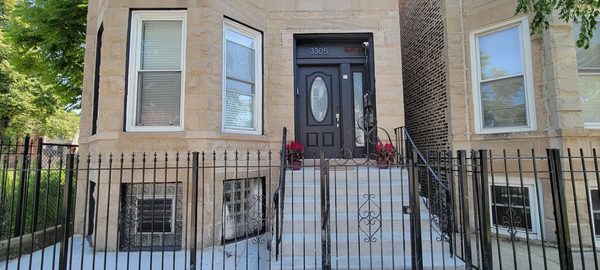 Chicago Avenue Inn Chicago Illinois — Property