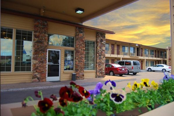 Cimarron Inn Suites Klamath Falls — Property