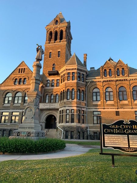 City Hall Grand Hotel — Property