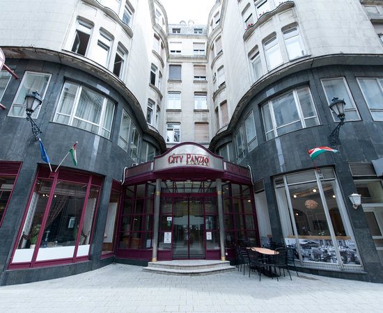 City Hotel Pilvax — Property